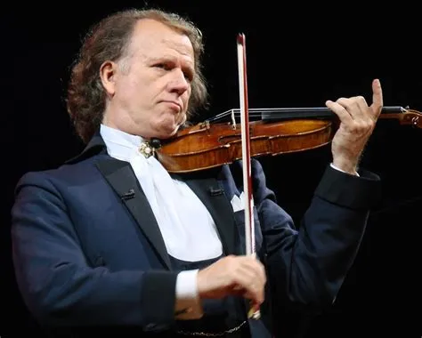 André Rieu ja 20 000 viulua: Kun musiikki valtaa Euroopan!